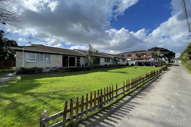 Photo of property in 2/30 Mcleod Road, Henderson, Auckland, 0612