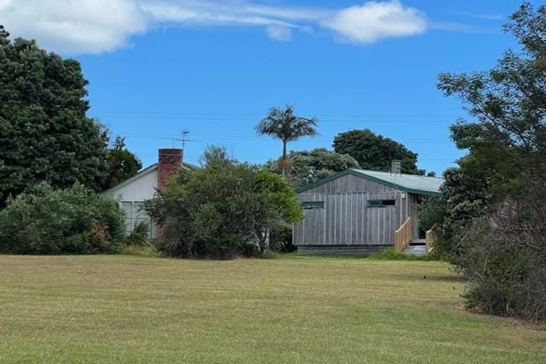 Photo of property in 60 Cobham Crescent, Kelston, Auckland, 0602