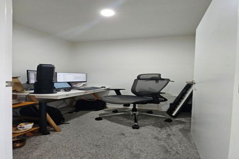 Photo of property in 9/6 Kereru Street, Henderson, Auckland, 0612