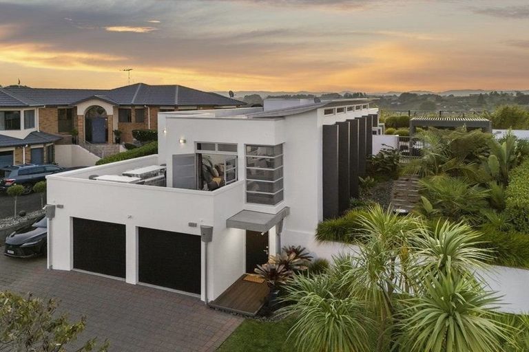 Photo of property in 16 Southworth Place, Grandview Heights, Hamilton, 3200