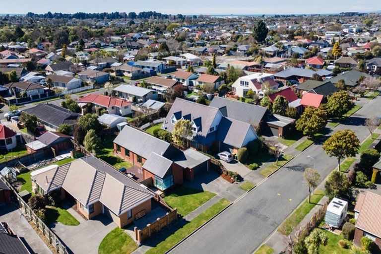 Photo of property in 18 Briarmont Street, Avondale, Christchurch, 8061