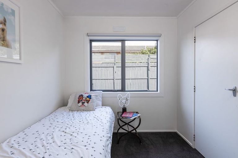 Photo of property in 1/125a Birkdale Road, Birkdale, Auckland, 0626