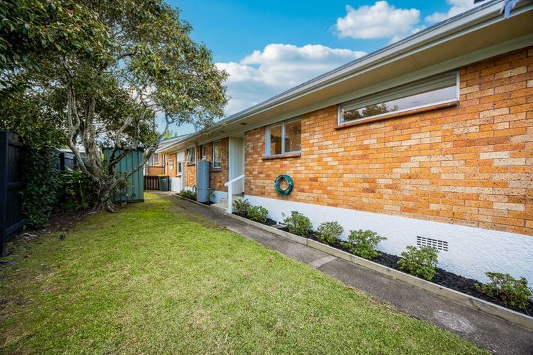 Photo of property in 2/14 Rowan Terrace, Te Atatu South, Auckland, 0610
