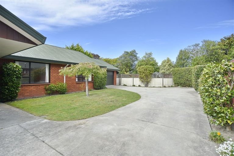 Photo of property in 154 Royal Park Drive, Parklands, Christchurch, 8083