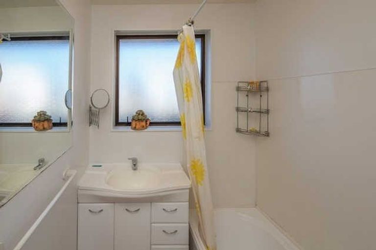 Photo of property in 2/33 Tower Street, Hornby, Christchurch, 8042