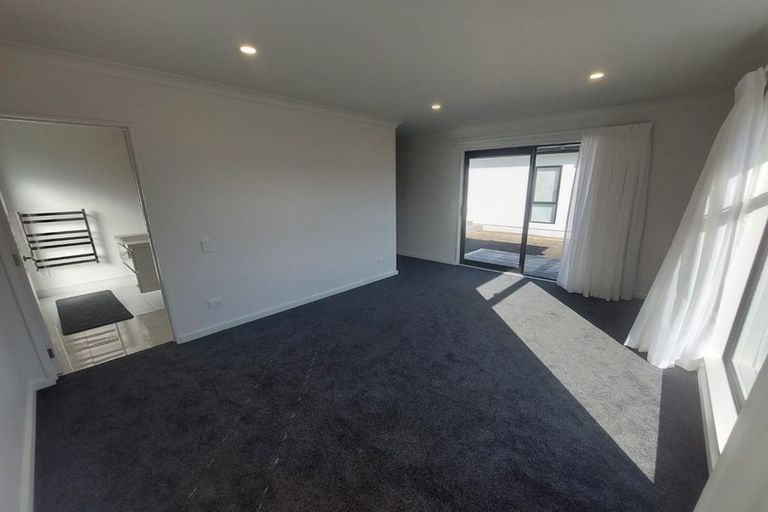 Photo of property in 21 Irvines Track, Halswell, Christchurch, 8025