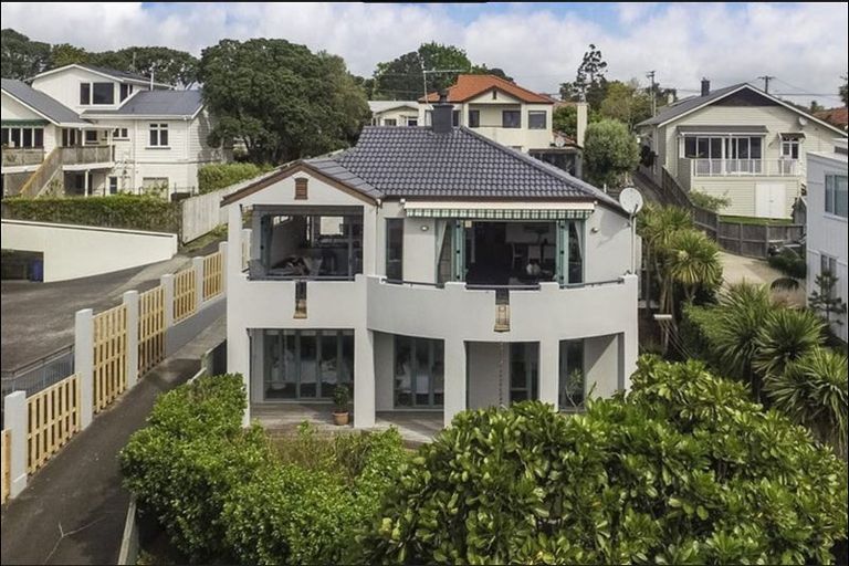 Photo of property in 2/61 Beresford Street, Bayswater, Auckland, 0622