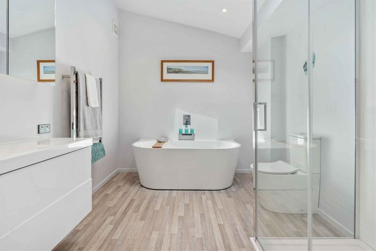 Photo of property in 49a Riverhills Avenue, Pakuranga Heights, Auckland, 2010