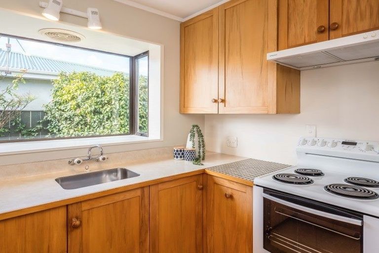 Photo of property in 115 Seaview Road, Paraparaumu Beach, Paraparaumu, 5032