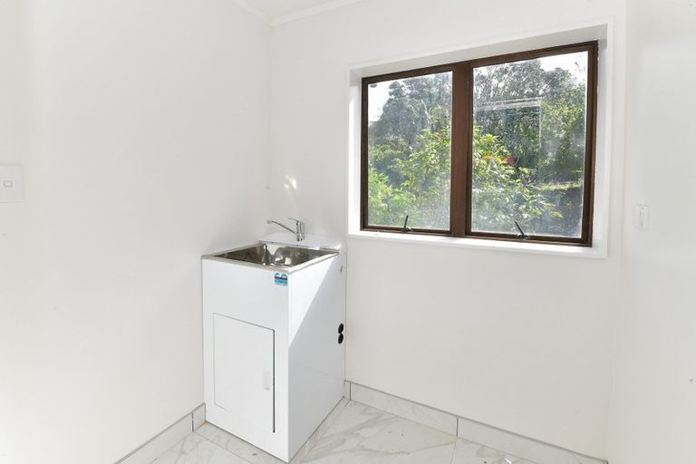 Photo of property in 1/84 Beach Road, Castor Bay, Auckland, 0620