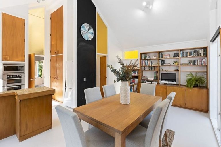 Photo of property in 17 Lydia Avenue, Northcote, Auckland, 0627