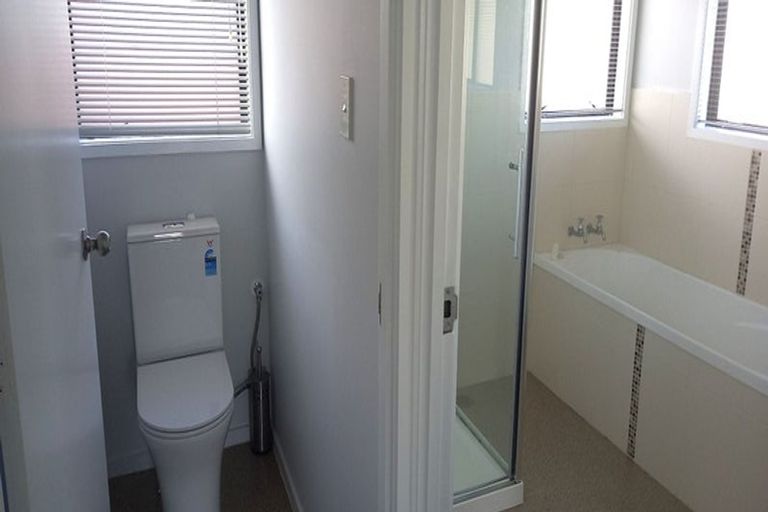 Photo of property in 2/40 Saxon Street, Waterview, Auckland, 1026