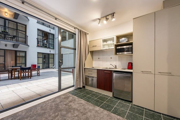 Photo of property in Atrium Towers, 1g/154 The Terrace, Wellington Central, Wellington, 6011