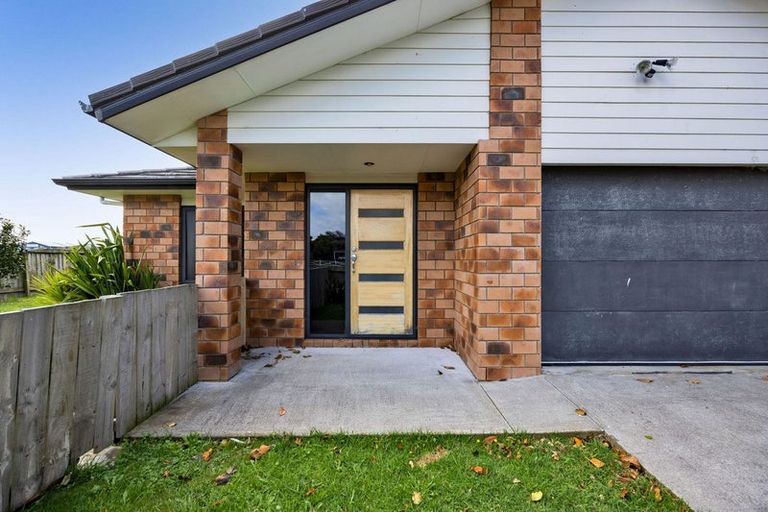 Photo of property in 8 County Drive, Hawera, 4610