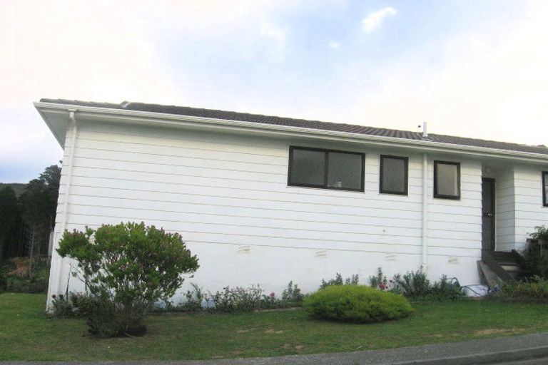 Photo of property in 28 Percy Dyett Drive, Karori, Wellington, 6012