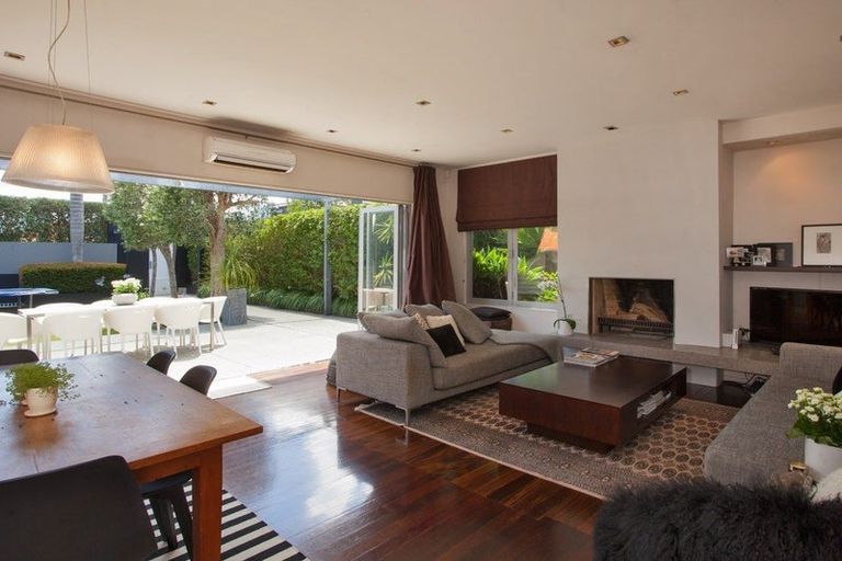 Photo of property in 8 Weona Place, Westmere, Auckland, 1022