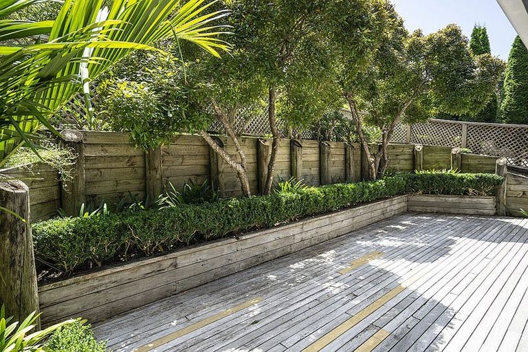 Photo of property in 17 Homewood Place, Chatswood, Auckland, 0626