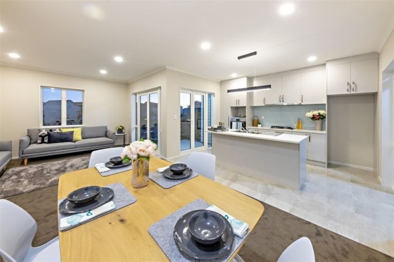 Photo of property in 10 Warbler Crescent, Papakura, 2110