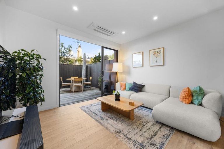 Photo of property in 5/47 Taipari Road, Te Atatu Peninsula, Auckland, 0610