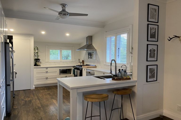 Photo of property in 1/27 Onewa Road, Northcote, Auckland, 0627