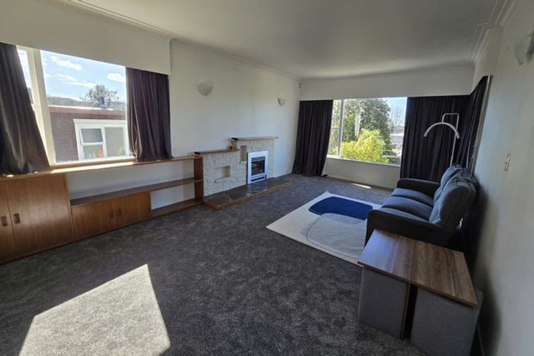 Photo of property in 88 Chivalry Road, Glenfield, Auckland, 0629
