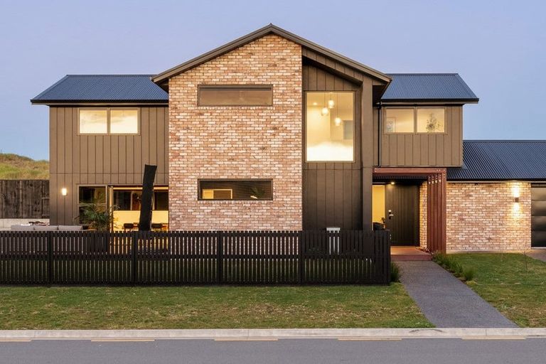 Photo of property in 8 Kuakua Close, Papamoa Beach, Papamoa, 3118