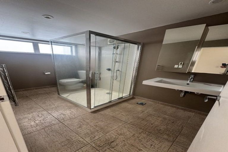 Photo of property in 22 Tiketike Way, Brooklyn, Wellington, 6021