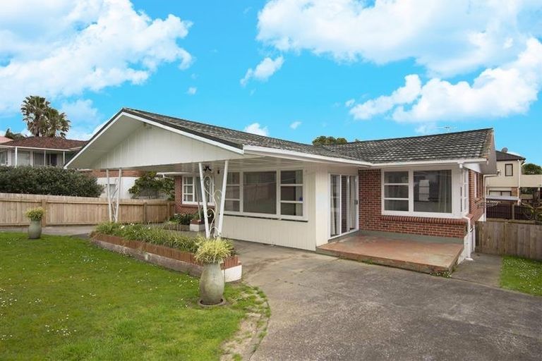 Photo of property in 6 Felgrove Street, Glendene, Auckland, 0602