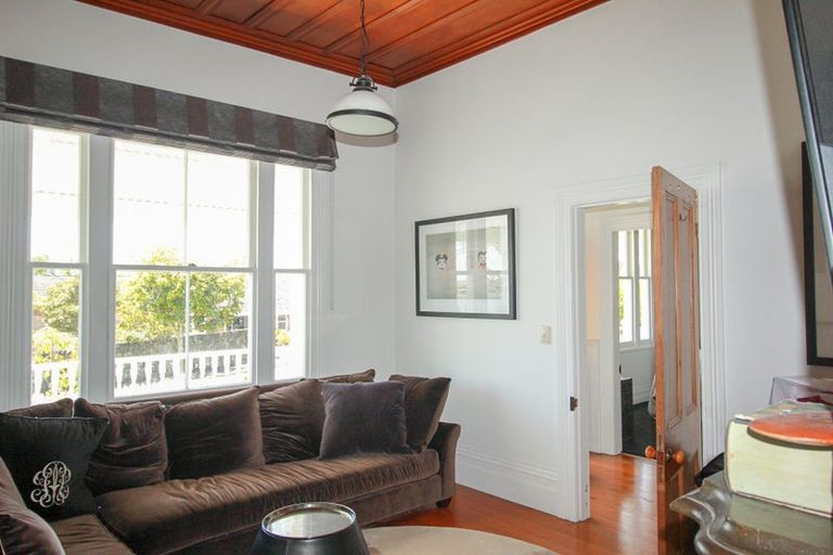 Photo of property in 12 Richmond Avenue, Northcote Point, Auckland, 0627
