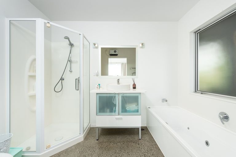 Photo of property in 1340 Papamoa Beach Road, Papamoa Beach, Papamoa, 3118