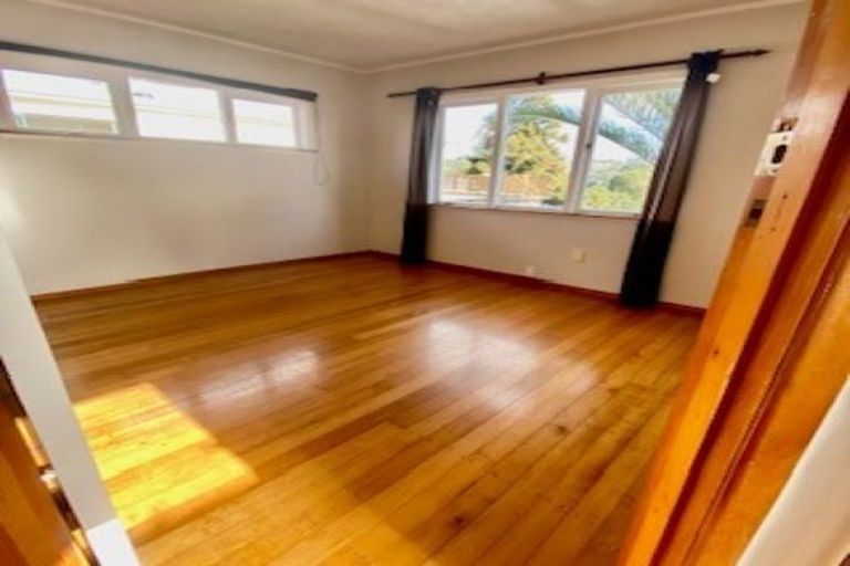 Photo of property in 14 Lanigan Street, Birkdale, Auckland, 0626