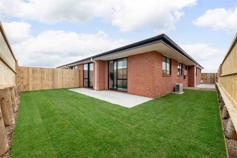 Photo of property in 31 Waruhia Crescent, Rototuna North, 3281