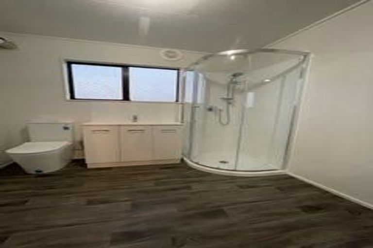 Photo of property in 26a Cheltenham Terrace, Newlands, Wellington, 6037