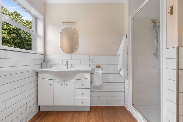 Photo of property in 3 Laingrange Place, Laingholm, Auckland, 0604