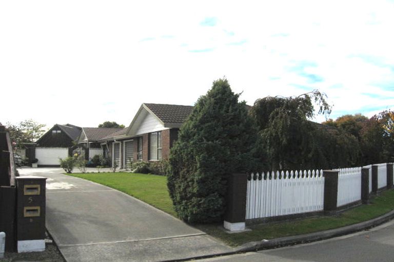 Photo of property in 2/5 Wynand Place, Sockburn, Christchurch, 8042