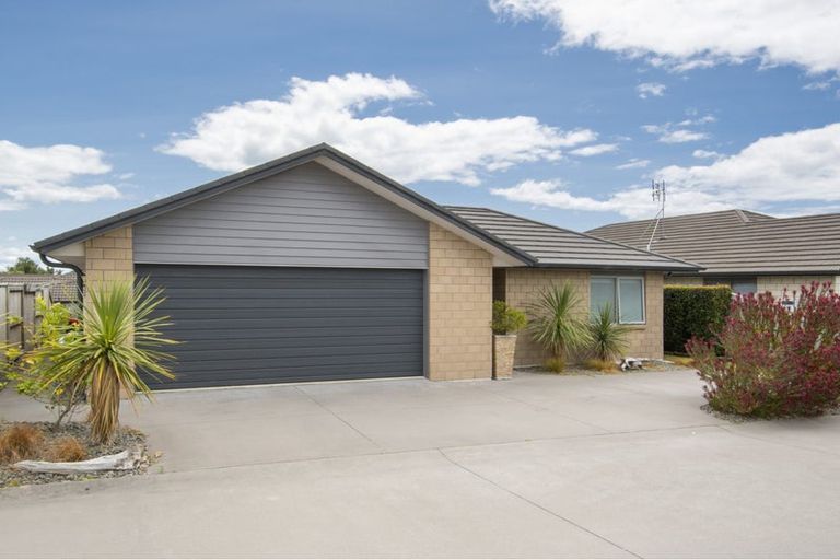 Photo of property in 28 Excelsa Place, Papamoa Beach, Papamoa, 3118