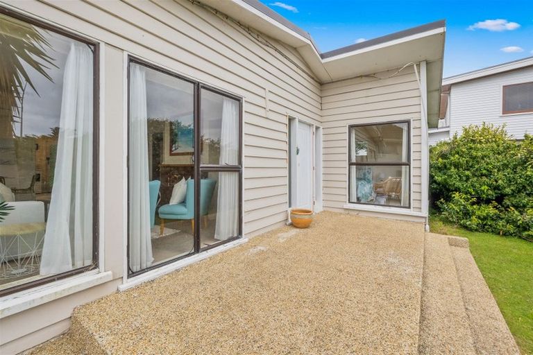 Photo of property in 94 Mana Esplanade, Paremata, Porirua, 5026