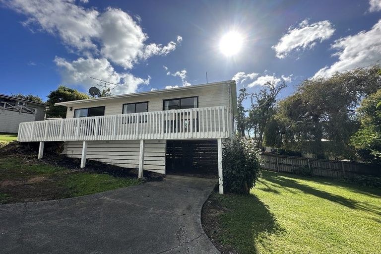 Photo of property in 5 Trelawn Place, Cockle Bay, Auckland, 2014