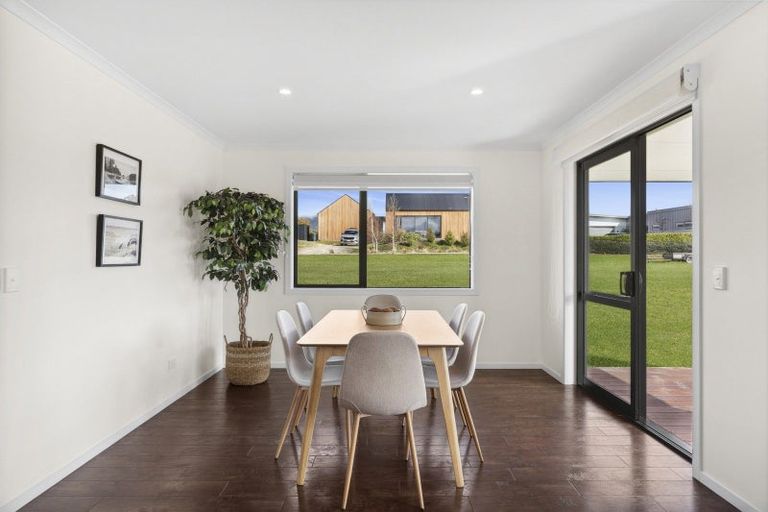 Photo of property in 6 Avalanche Place, Wanaka, 9305