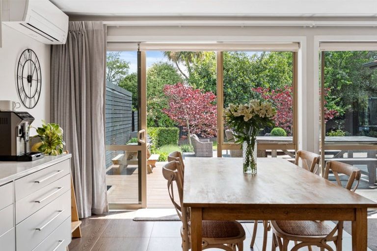 Photo of property in 40 Pitcairn Crescent, Bryndwr, Christchurch, 8053