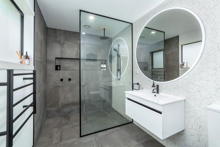 Photo of property in 8 Takahe Drive, Carterton, 5713