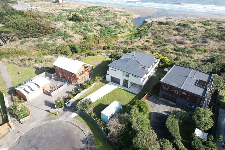 Photo of property in 5 Somerset Grove, Waitarere Beach, Levin, 5510