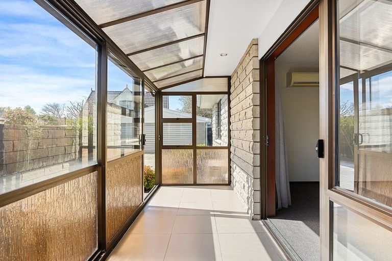 Photo of property in 2/204 Grimseys Road, Redwood, Christchurch, 8051