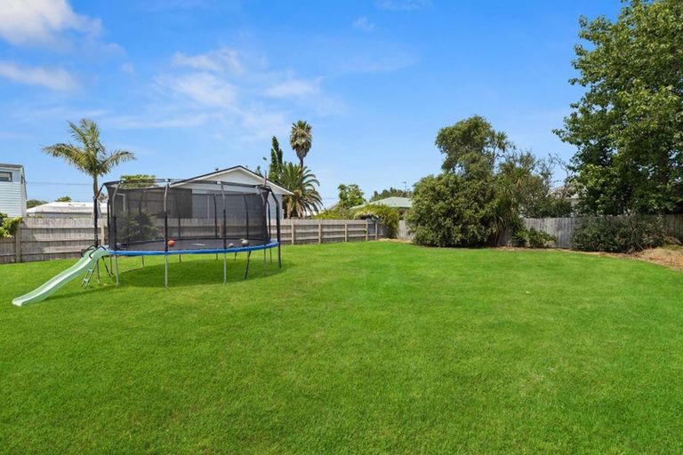 Photo of property in 16 Te Moau Avenue, Parakai, 0830