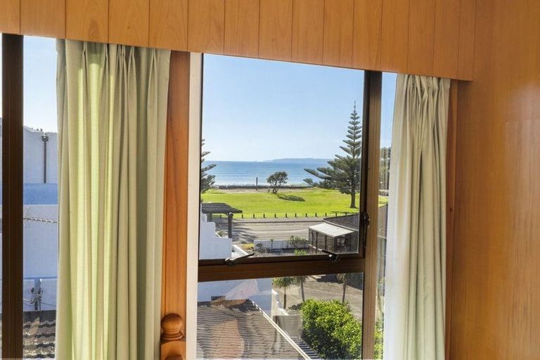 Photo of property in 2 Empire Road, Orewa, 0931