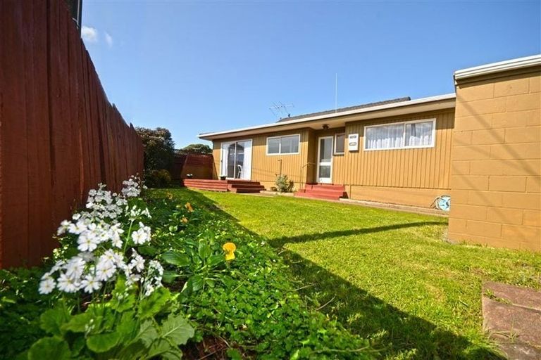 Photo of property in 3/1a Amberley Avenue, Te Atatu South, Auckland, 0610