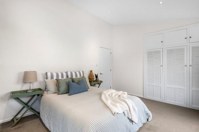 Photo of property in 214 Dyers Pass Road, Cashmere, Christchurch, 8022