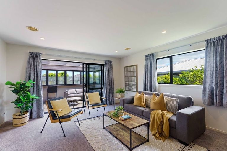 Photo of property in 7 Mahia Lane, Waikanae, 5036