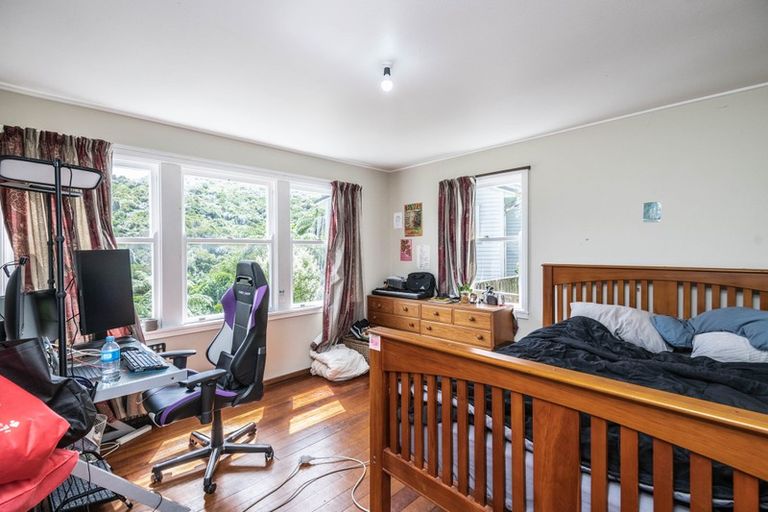 Photo of property in 21 Montgomery Avenue, Karori, Wellington, 6012