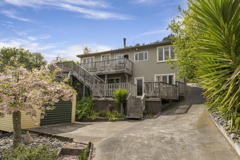 Photo of property in 92 Milton Terrace, Picton, 7220